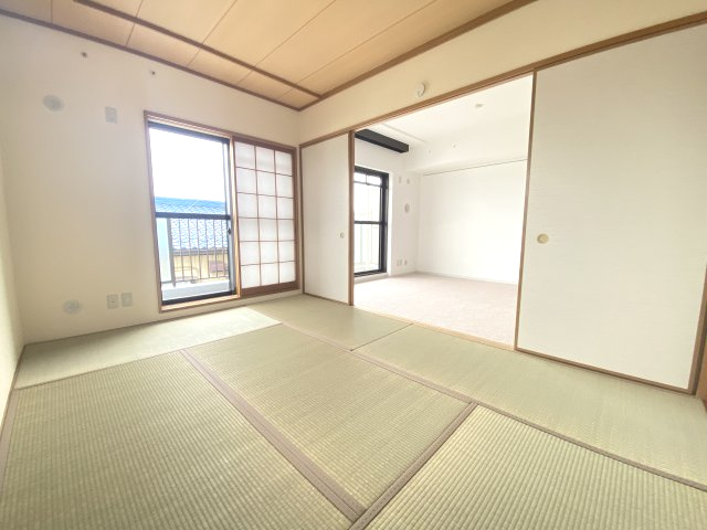 和室：約6.0帖　畳表替え・障子襖貼替・クロス貼替済みです