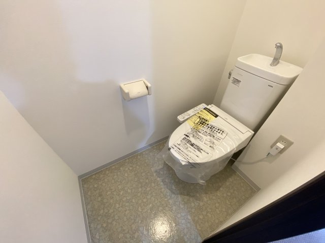 ウォシュレット付きトイレ新規交換済み