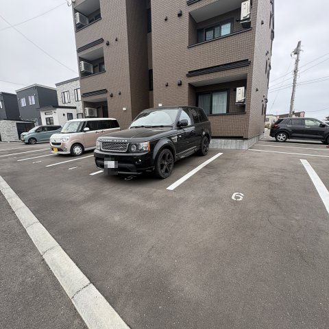 プチメゾン日の出１７の駐車場