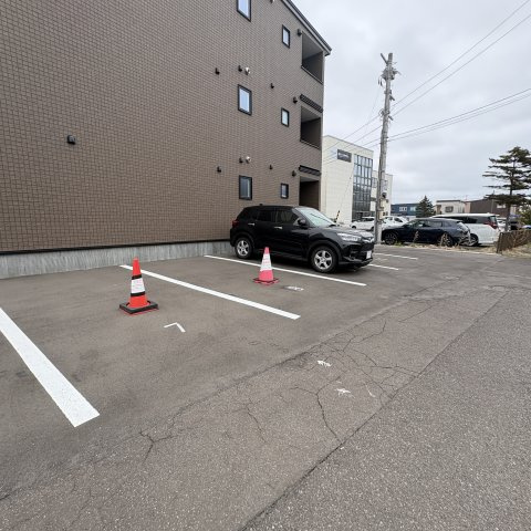 プチメゾン日の出１７の駐車場