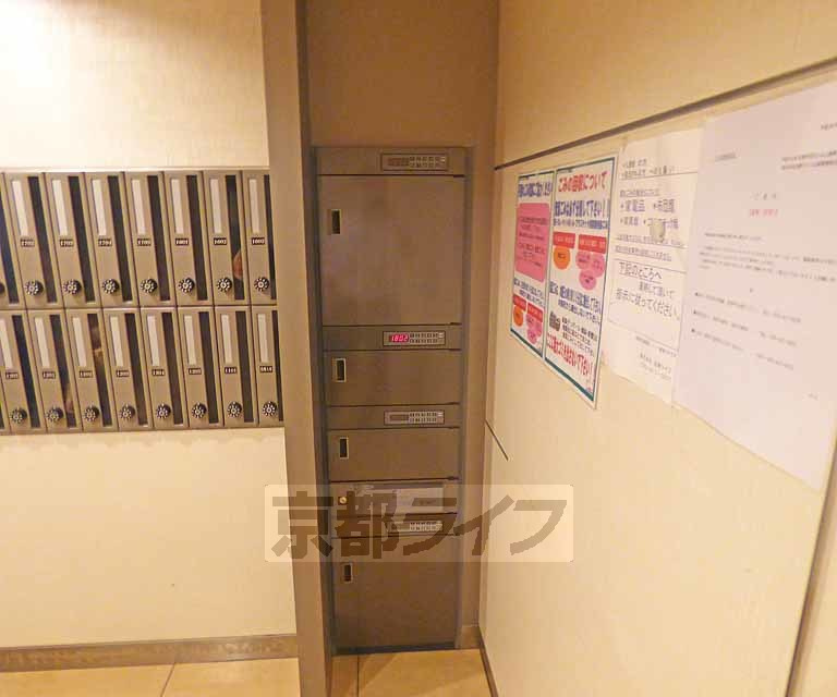 アクアレリスト今出川の玄関