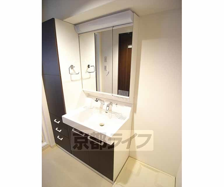 アクアレリスト今出川の洗面所