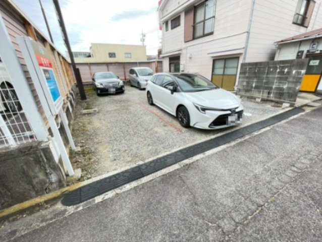 鴨田本町 伊藤様店舗の駐車場