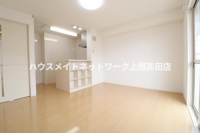 ブランメゾン Ａの居間・リビング|ＬＤＫ11.5帖