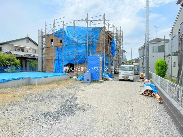 白岡市新白岡　第４期　新築一戸建て　ワイウッドコート　03の前面道路含む現地写真