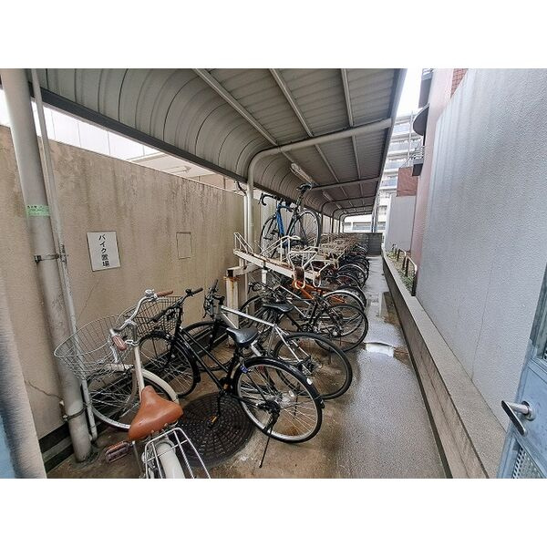 パインフィールド吉祥院の駐車場|駐輪場