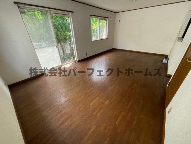 カルチェ山之手の居間・リビング|こちらのリビングで趣味の時間をお楽しみください