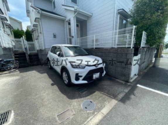 カルチェ山之手の駐車場|駐車場があるので、車を買う予定の方も安心です