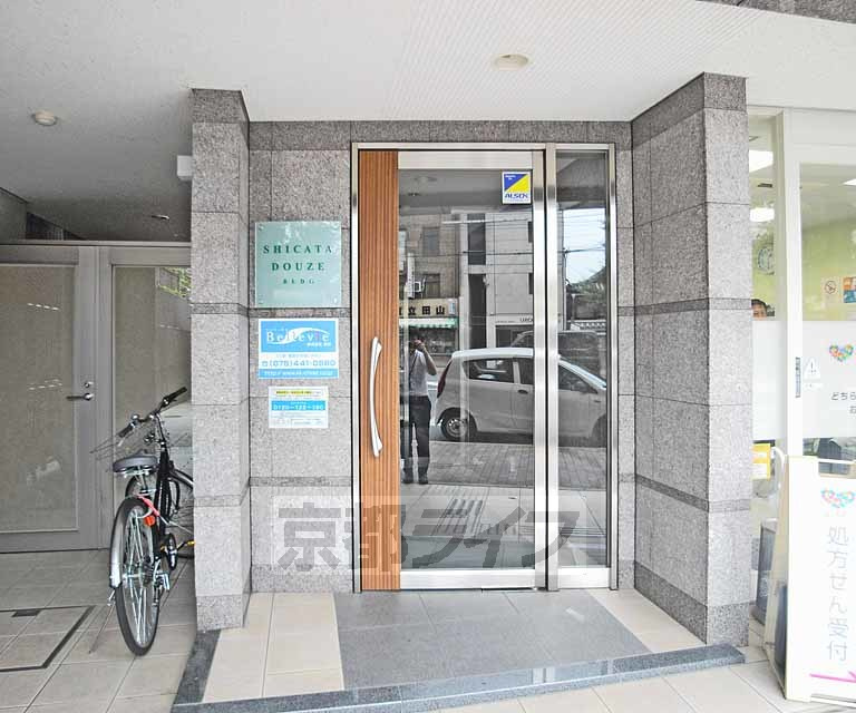 BelleVille千本今出川のエントランス