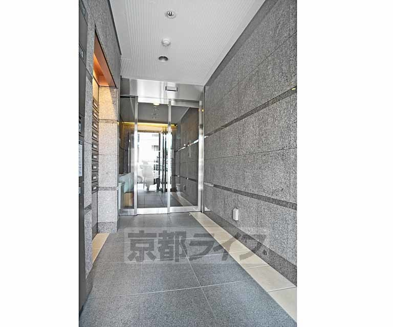 BelleVille千本今出川のエントランス