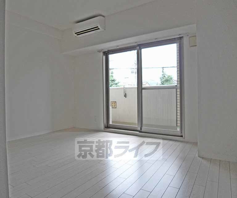 BelleVille千本今出川の居間・リビング