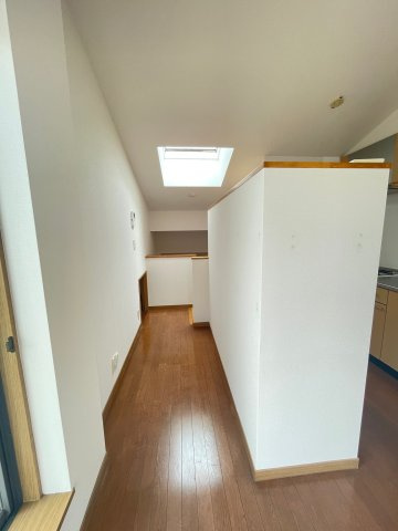 エイトピア成田東の居間・リビング