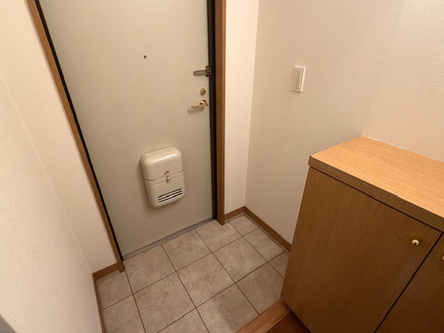 エイトピア成田東の玄関