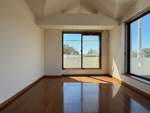 エイトピア成田東の居間・リビング