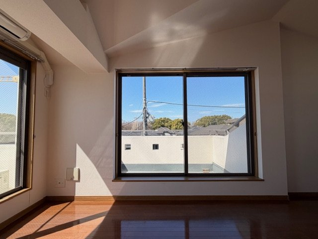 エイトピア成田東の居間・リビング