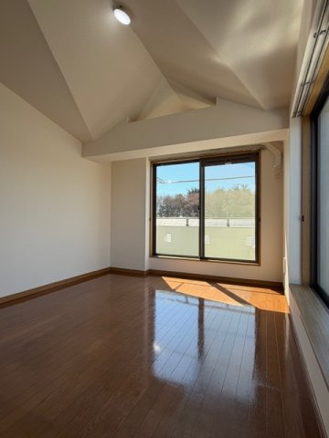 エイトピア成田東の居間・リビング