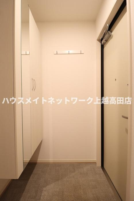 ラトン・ラヴールの玄関|玄関