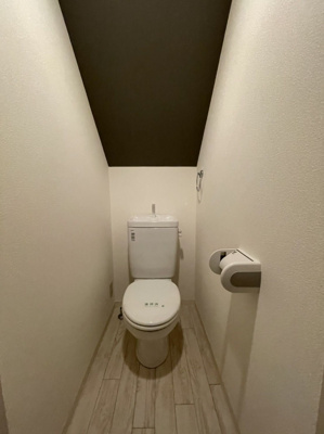 【トイレ】 | ウッドビレッジⅢ | 別号室の写真になります。現況優先。