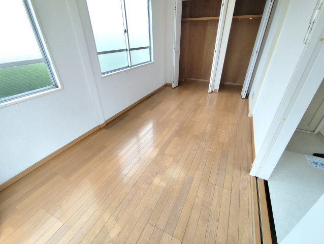 サンケイビルの洋室