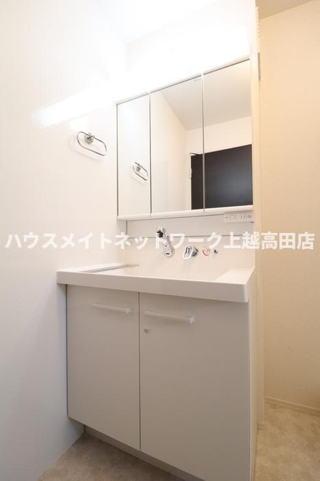 リベルタ春日野の独立洗面台|洗髪洗面化粧台