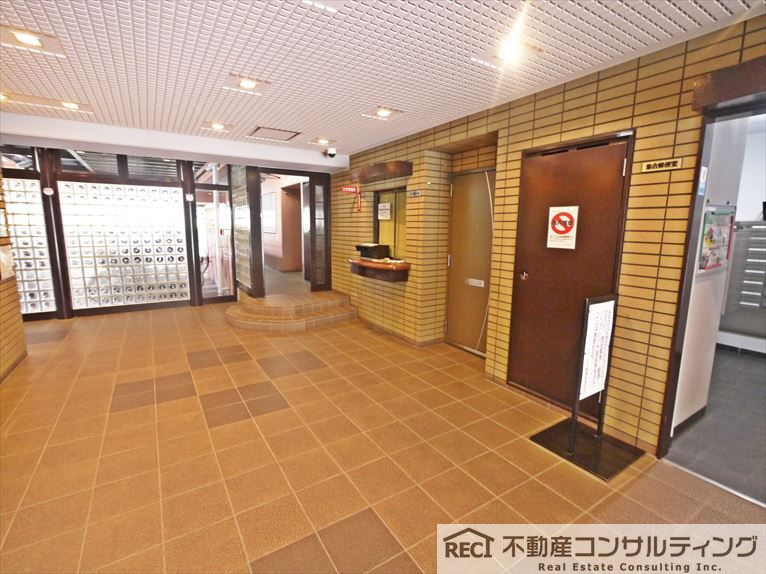 ハイツオークラ東灘のエントランス