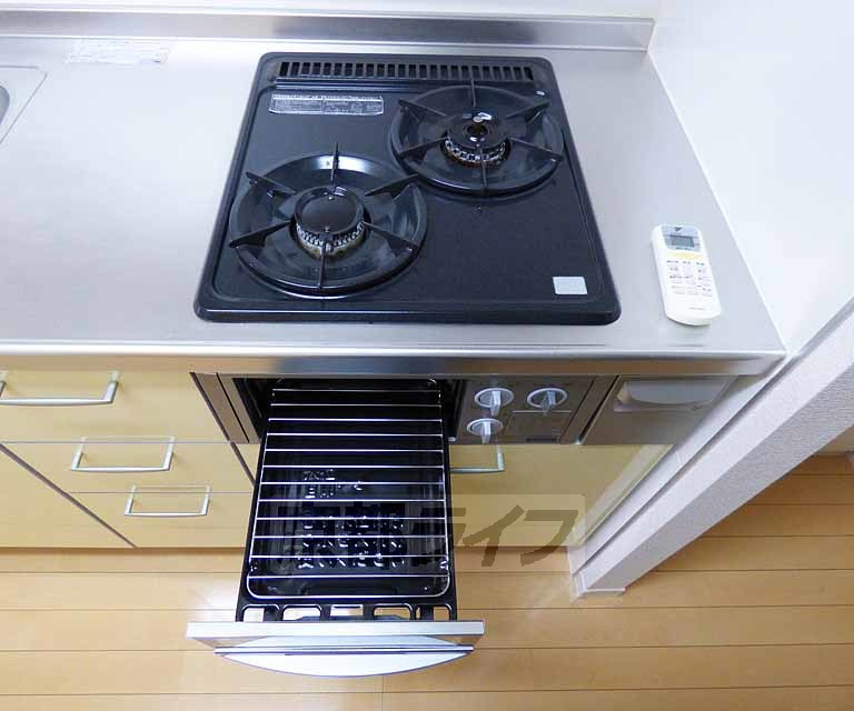 ディアコートのキッチン|グリル付き2口コンロです。