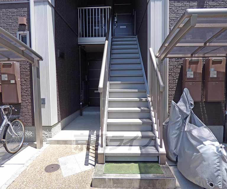 ディアコートのエントランス|階段