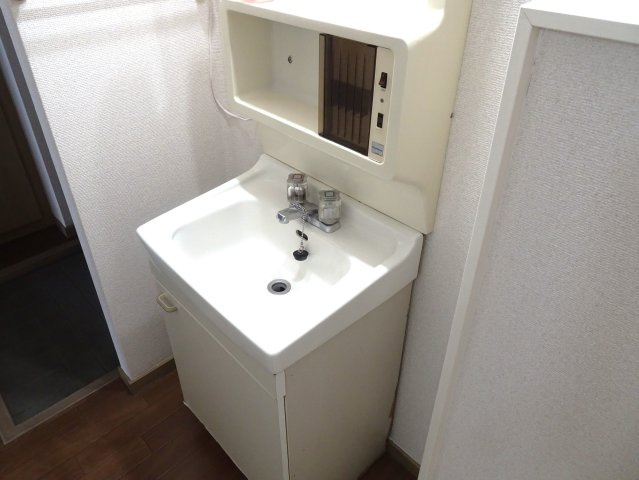 イル・チェルキオの独立洗面台