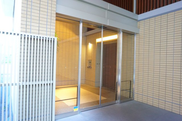 クラッシィタワー淀屋橋のエントランス