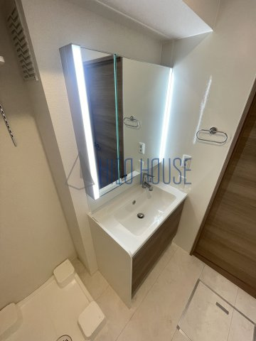 ONARIGOTENｰDの洗面所