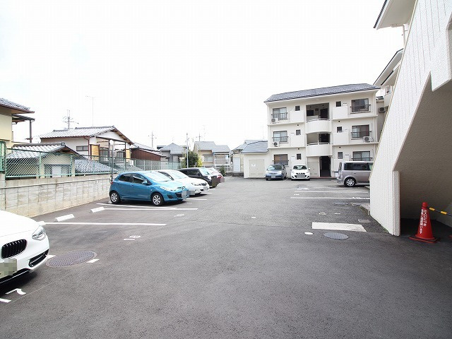 長岡コーポの駐車場|駐車場完備です