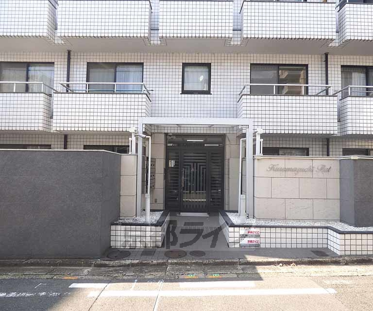 鞍馬口フラットの玄関|建物入口