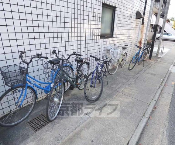 鞍馬口フラットの駐車場