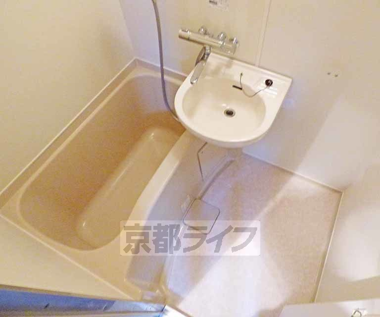 鞍馬口フラットの浴室