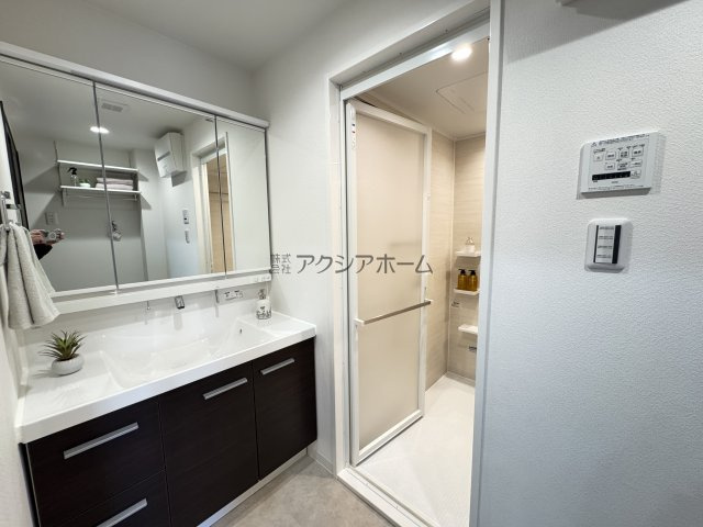 ダイアパレスUアリーナ　ウエストウイングの独立洗面台|シャンプードレッサー付洗面化粧台