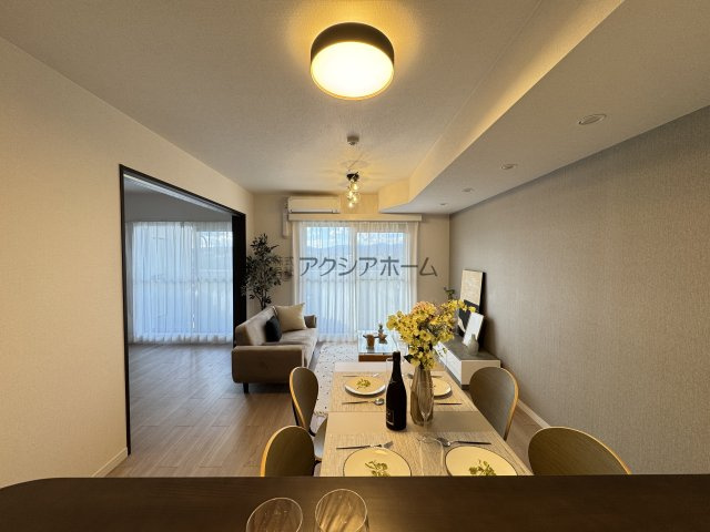 ダイアパレスUアリーナ　ウエストウイングの居間・リビング