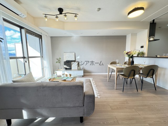 ダイアパレスUアリーナ　ウエストウイングの居間・リビング