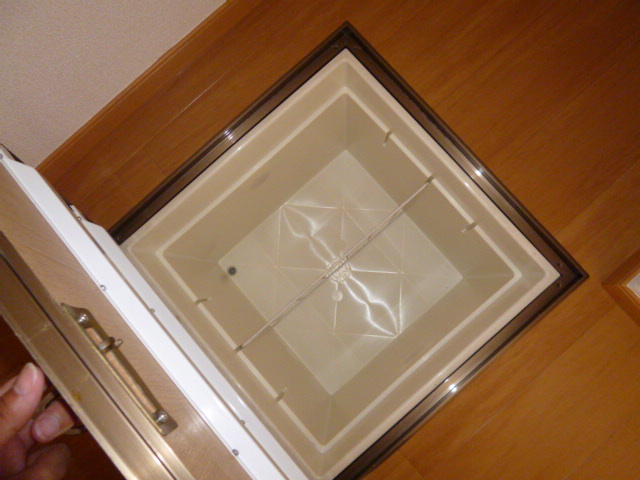 倉敷市東塚４丁目のアパートのキッチン|床下収納（キッチン）