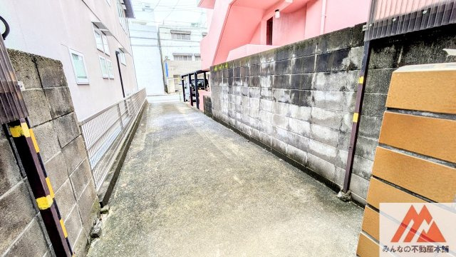 久留米市城南町の中古一戸建の駐車場