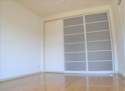 【その他】 | ファミールハイツこもりのB | スタンダードな洋室です