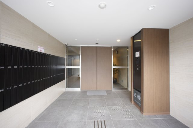 ドーミー京都西陣のエントランス