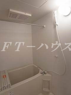 アンブラッセ　３０１の浴室