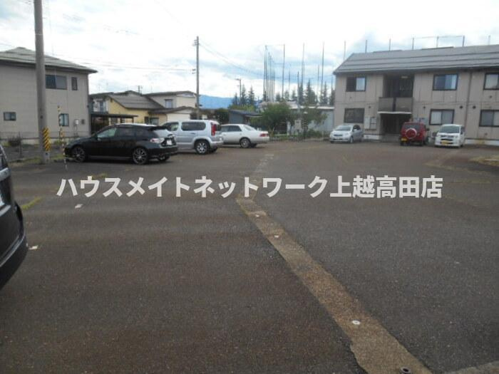 ロイヤルタウン寺町 壱番館の駐車場|駐車場