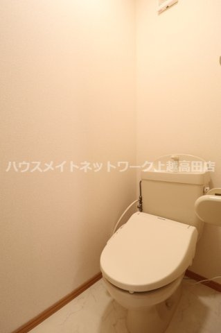 ロイヤルタウン寺町 壱番館のトイレ|温水洗浄便座