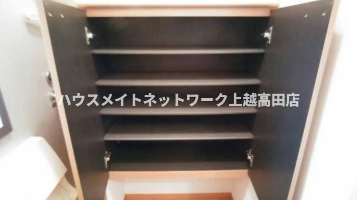 ロイヤルタウン寺町 貮番館の設備|シューズボックス