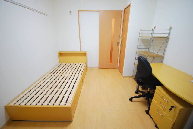 ドーミー百万遍の洋室