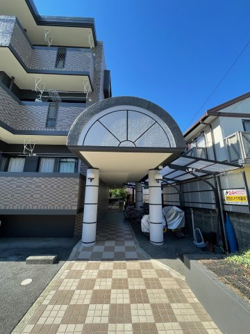 ラフィーネ出水のエントランス|落ち着いたエントランスです