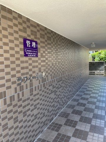 ラフィーネ出水のエントランス|落ち着いたエントランスです