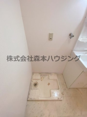 【設備】 | 　岡市借家（新D棟） | 室内洗濯機置き場です