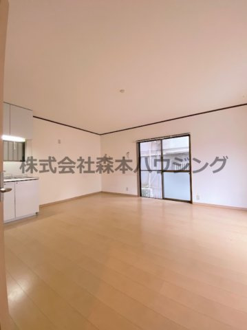 【居間・リビング】 | 　岡市借家（新D棟） | 使いやすいリビングです